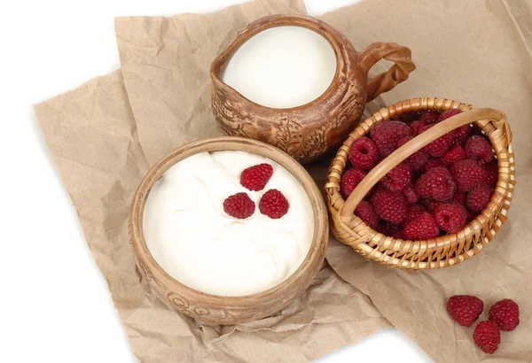 Raspberry in a basket on a white background. — Stock Photo, Image