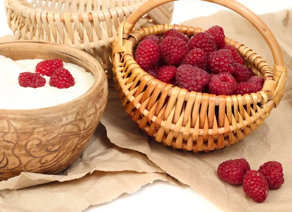 Raspberry in a basket on a white background. — Stock Photo, Image