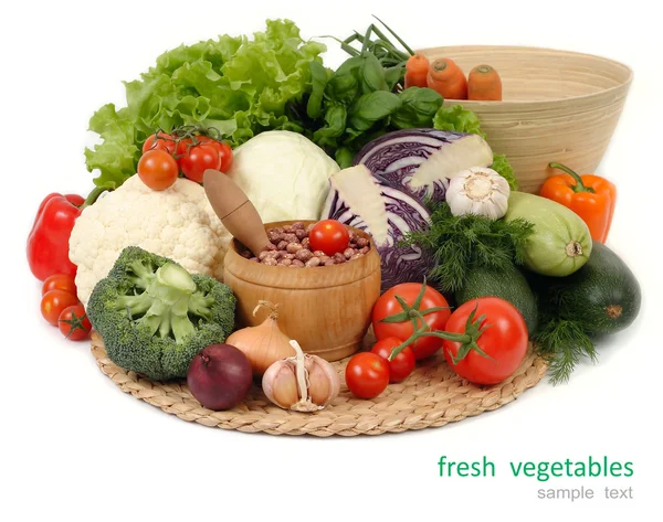 Friss zöldségek fehér alapon. — Stock Fotó