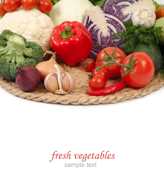 Verduras frescas sobre un fondo blanco. — Foto de Stock