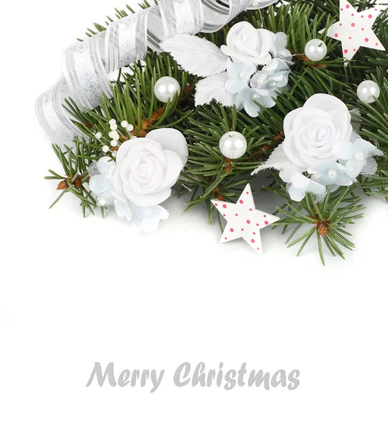 Christmas background with branches of a Christmas tree and white textile flowers. — Stock Photo, Image