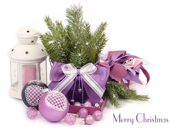 Violet Christmas balls with heart and snow-covered branches of a Christmas tree on a white background. A Christmas background with a place for the text. — Stock Photo, Image