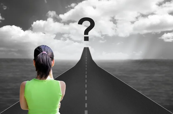 Düşünce hayat yolunda önünde kadın