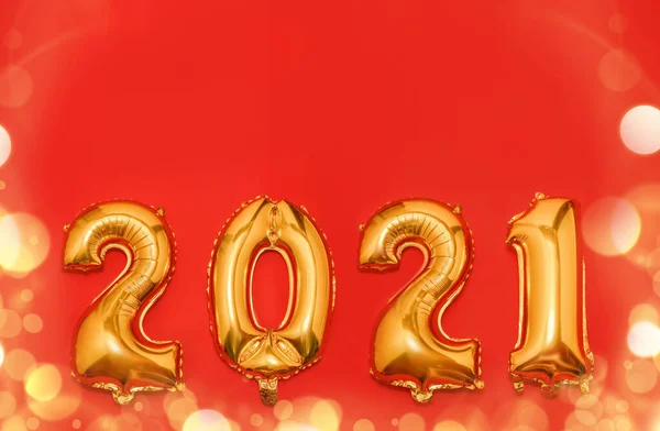 Folie Golden Christmas 2021 Luftballons Form Von Zahlen Isoliert Auf — Stockfoto