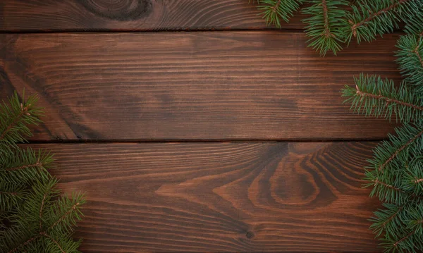 Kahverengi ahşap arka planda firavun dalları. Noel arkaplanı. Mutlu yıllar! Metnin için boşluk kopyala.
