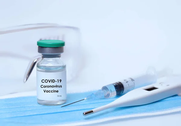 Vial Coronavirus Vaccine Medical Mask Protective Glasses Syringe Thermometer White — стоковое фото