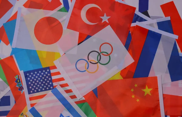Украина Харьков 2021 Апреля Олимпийский Флаг Фоне Флагов Стран Мира — стоковое фото