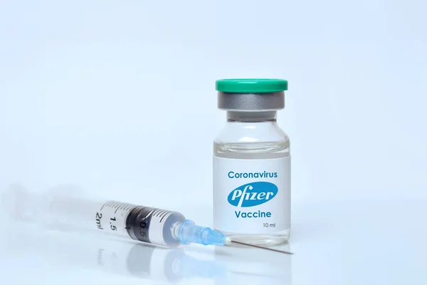 Kharkiv Ukraina Januari 2021 Spruta Coronavirus Vaccin Injektionsflaska Med Pfizer — Stockfoto