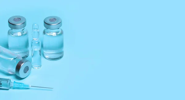 Medicininjektionsflaskor Och Spruta Vaccination Immunisering Bekämpa Koronaviruspandemin Behandla Smärta Cancer — Stockfoto