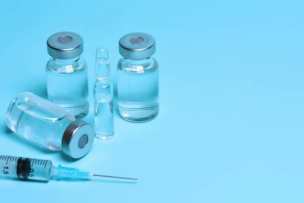 Medicininjektionsflaskor Och Spruta Vaccination Immunisering Bekämpa Koronaviruspandemin Behandla Smärta Cancer — Stockfoto