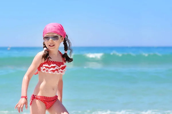 Portrait Happy Girl Background Turquoise Sea Beach Family Vacation Concept — Stock Photo, Image