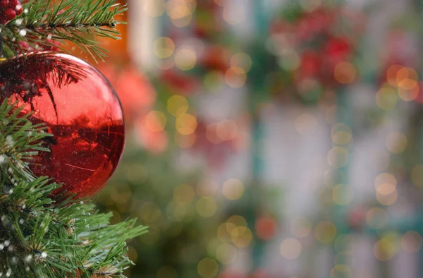 Retro Red Toy Car Carrying Christmas Tree Background Christmas Bokeh — Stock Photo, Image