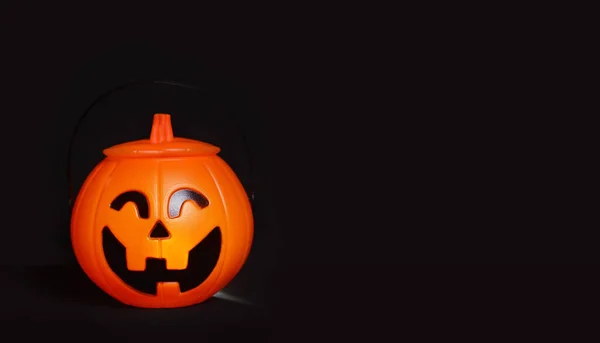Glühende Halloween Handtasche Form Eines Kürbisses Auf Schwarzem Hintergrund Opy — Stockfoto