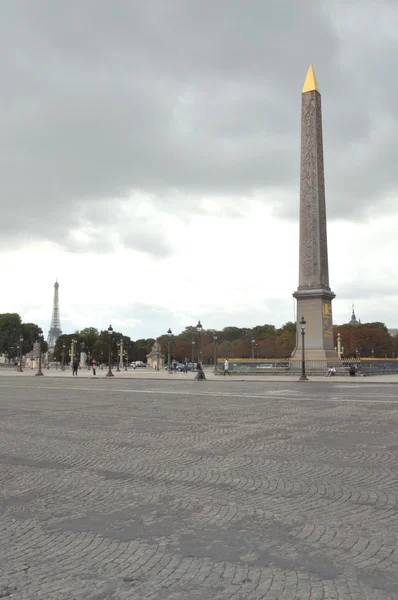 Obelisk op de place de la concorde in Parijs, Frankrijk. — Stockfoto