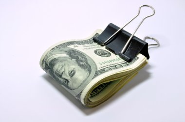 bir klip ile yüz dolarlık banknot