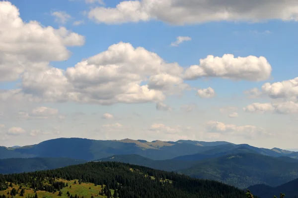 Karpat Dağları 'nın güzel manzarası — Stok fotoğraf