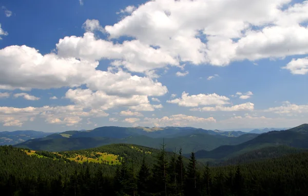 Karpat Dağları 'nın güzel manzarası
