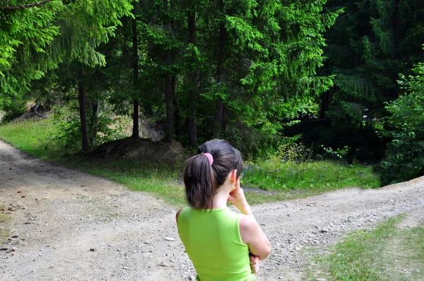 Çatallı road yakınındaki bir seçim ile kız