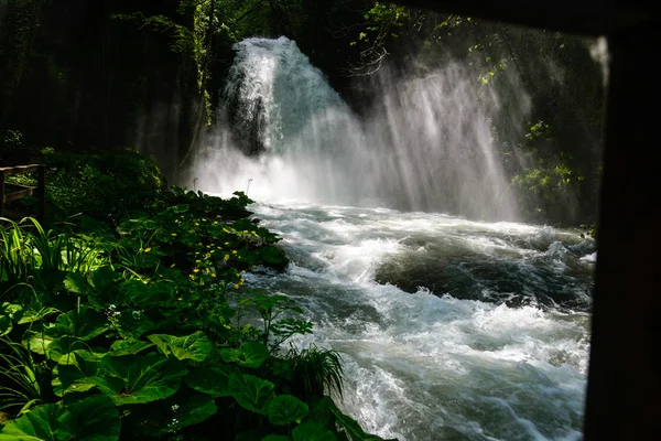 Vista interior del parque de la cascada de Marmore en Italia — Foto de Stock