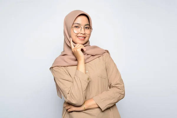 Faccina Sorridente Bella Asiatico Ragazza Indossare Hijab — Foto Stock