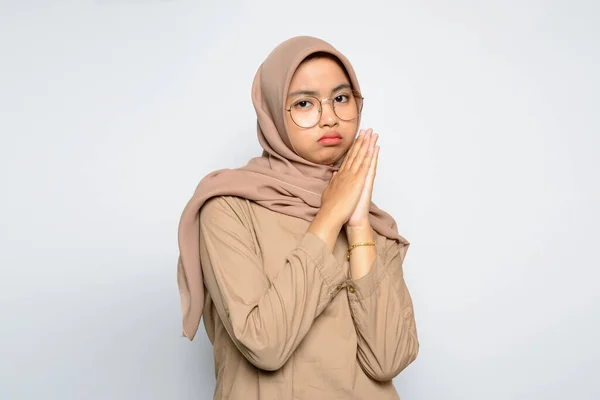 Triste Volto Bella Ragazza Asiatica Che Indossa Hijab — Foto Stock