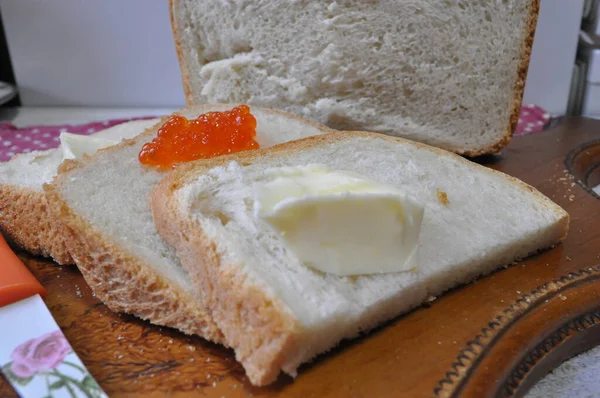 Λευκό Ψωμί Στον Πίνακα Φρεσκοψημένο Ψωμί Σαν Ψήνεις Ψωμί Στο — Φωτογραφία Αρχείου