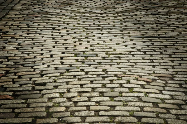 Veduta Una Strada Con Vecchio Ciottolo Fatto Piccoli Blocchi Pietra — Foto Stock