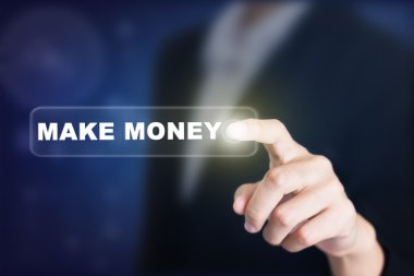 Bir para kavramı düğmeye basarak iş adamı. Reklamcılıkta kullanılabilecek.
