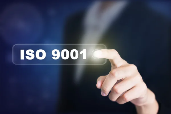 Empresario presionando un botón de concepto ISO 9001. Puede ser utilizado en la publicidad . — Foto de Stock