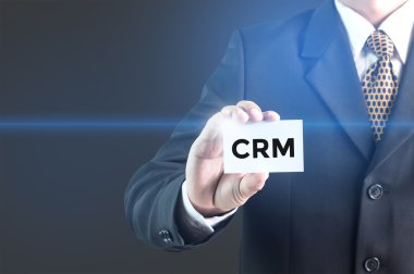 müşteri ilişkileri yönetimi kavramı adam CRM seçme
