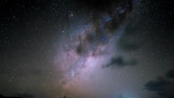 Milky Way at Moai Ahu Tongariki, Остров Пасхи Чили — стоковое видео