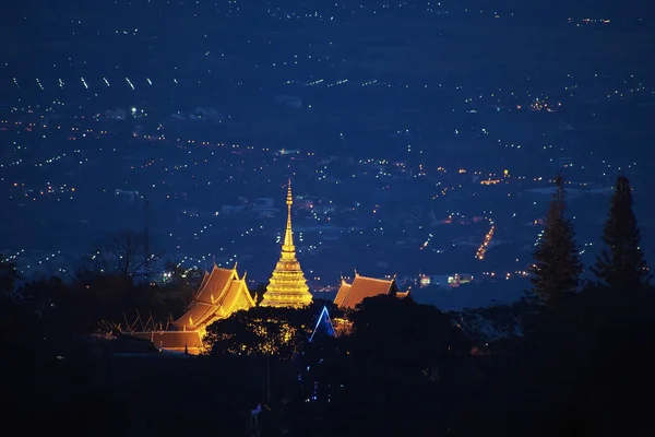 Chiang mai nacht lichte landschap van doi suthep, thailand. — Stockfoto