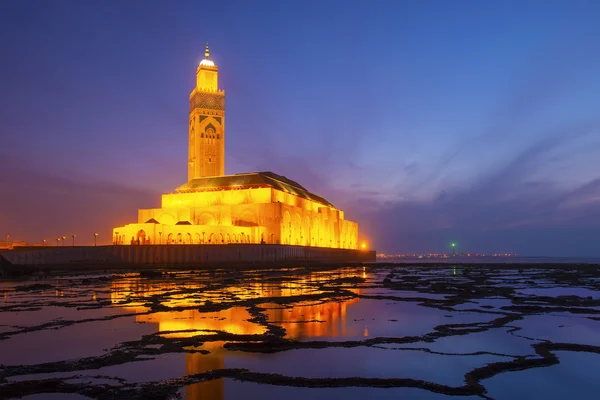 Mezquita Hassan II durante la puesta del sol en Casablanca, Marruecos — Foto de Stock