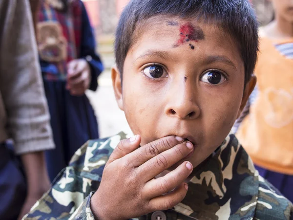 Sankhu, Nepal-Październik 13, 2012: Niezidentyfikowane chłopiec jest tak podekscytowany, — Zdjęcie stockowe
