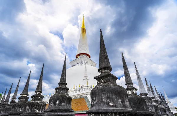 Grote oude Stupa in Wat Mahathat, Thailand — Stockfoto