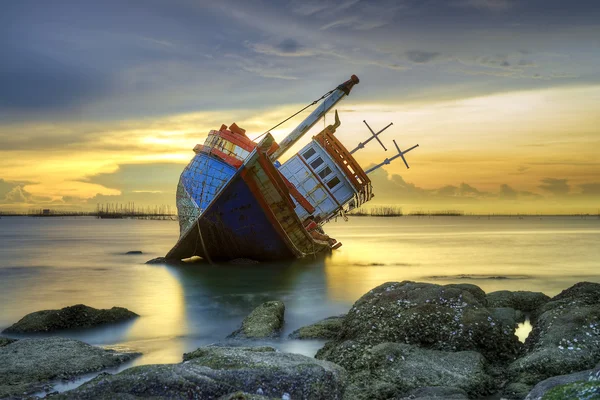 Shipwreck at sunset — Stock Photo, Image