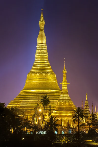 Shwedagon pagoda in Yangon, Myanmar — Stok fotoğraf