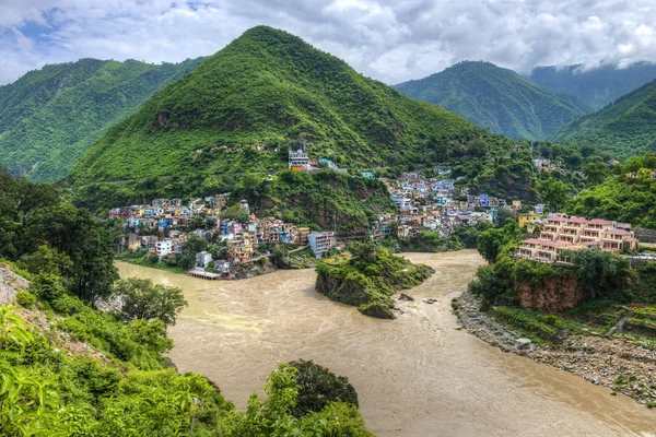 El Ganges comienza en la confluencia del Bhagirathi y Alakna — Foto de Stock