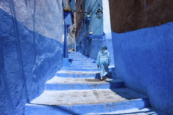 Schody i ściany w medynie chefchaouen, Maroko — Zdjęcie stockowe