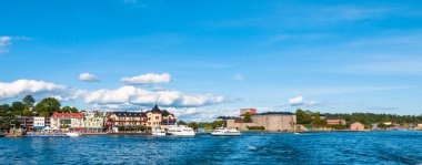 Vaxholm şehir ve kale Panorama görünümünü