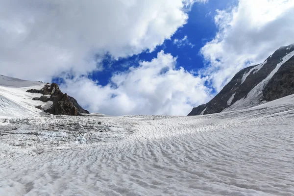 Panorama pohled oon Tre-la-Tete ledovec ve francouzských Alpách — Stock fotografie