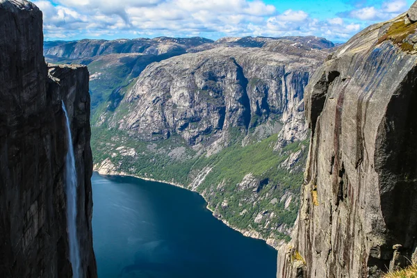 从 Kjeragbolten Lysefjorden 的鸟瞰图 — 图库照片