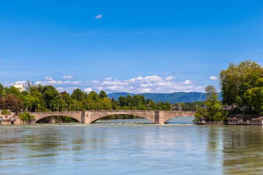 Ren Nehri Köprüsü