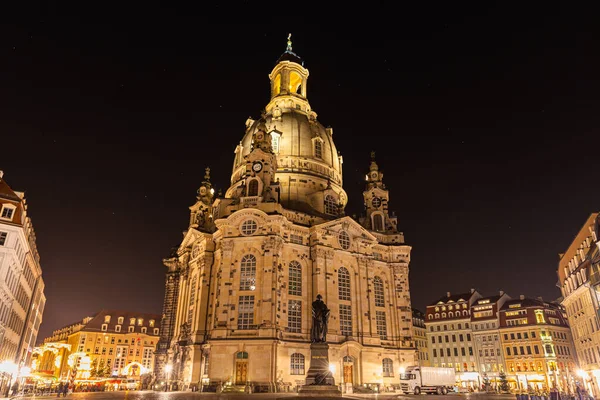 Νυχτερινή Άποψη Της Εκκλησίας Frauenkirche Άγαλμα Του Martin Luther Στην — Φωτογραφία Αρχείου