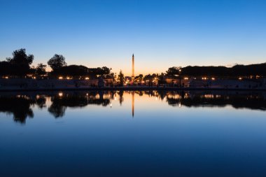 Luksor Dikilitaşı Place de la Concorde nightfall at üzerinde
