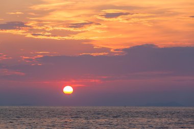 Denizde gün batımı