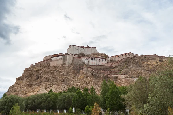 गॅन्से, तिबेट मधील प्रसिद्ध किल्ले दृश्य — स्टॉक फोटो, इमेज