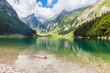Seealpsee (göl) ve Alpstein massif