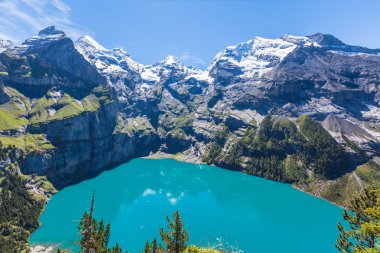 Panorama görünüm Oeschinensee (Oeschinen göl), bernese oberla