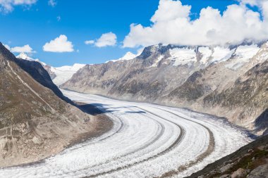 Aletsch Buzulu görünümünü dağlar üzerinde